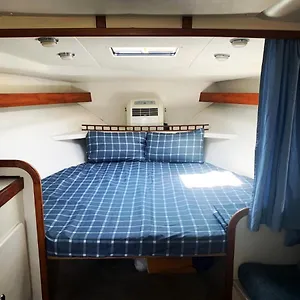 Bateau-hôtel Cozy Private Two Yacht In Barcelona With Free Parking, Sant Adrià de Besòs