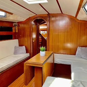 Bateau-hôtel Espacioso Velero Junto A La Playa Bcn, Badalona